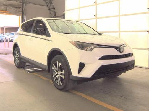 Super White 2018 Toyota RAV4 LE
