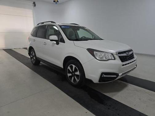 Crystal White Pearl 2017 Subaru Forester 2.5i Premium