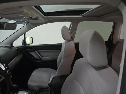 Crystal White Pearl 2017 Subaru Forester 2.5i Premium