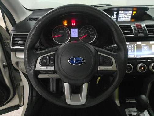 Crystal White Pearl 2017 Subaru Forester 2.5i Premium