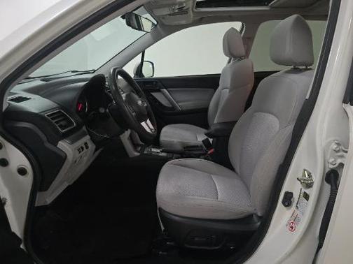 Crystal White Pearl 2017 Subaru Forester 2.5i Premium