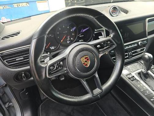 Dolomite Silver Metallic 2020 Porsche Macan Macan