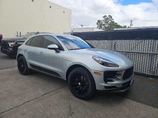 Dolomite Silver Metallic 2020 Porsche Macan Macan