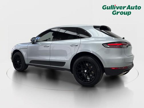 Dolomite Silver Metallic 2020 Porsche Macan Macan