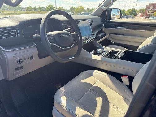 2024 Jeep Wagoneer L Series II 4x2