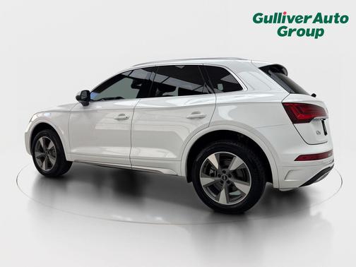 White 2023 Audi Q5 40 Premium Plus