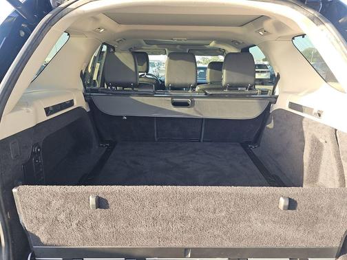 Narvik Black 2020 Land Rover Discovery SE