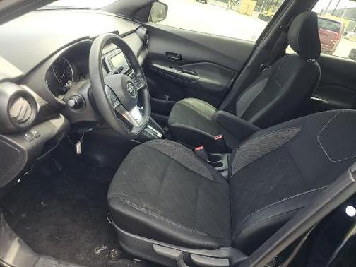 Super Black 2019 Nissan Kicks S