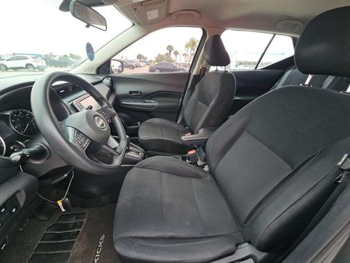 Gun Metallic 2023 Nissan Kicks S