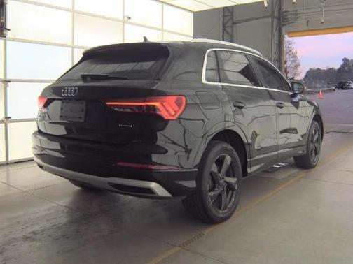 Mythos Black Metallic 2021 Audi Q3 40 Premium