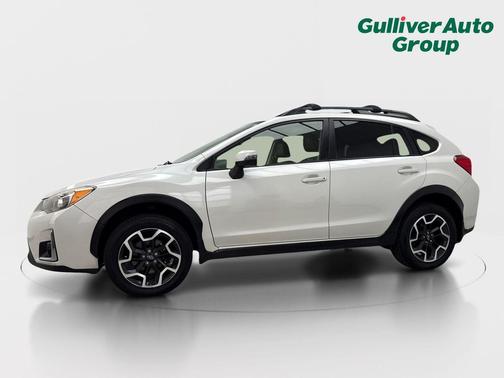 Crystal White Pearl 2017 Subaru Crosstrek 2.0i Limited
