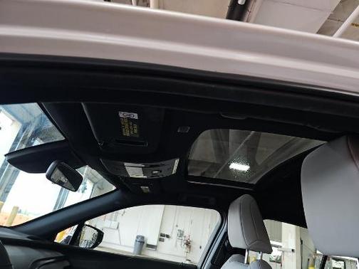 Eminent White Pearl 2020 Lexus UX 250h Base