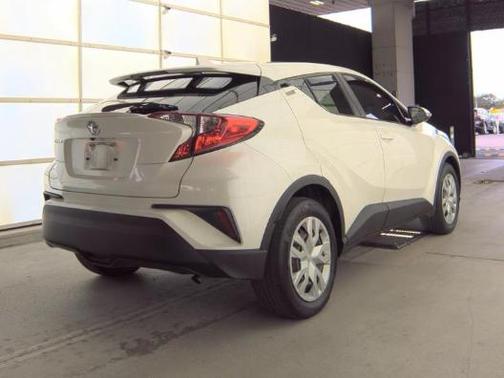 Blizzard Pearl 2020 Toyota C-HR LE