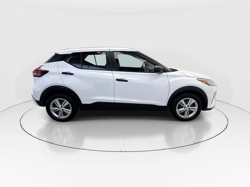 2022 Nissan Kicks S