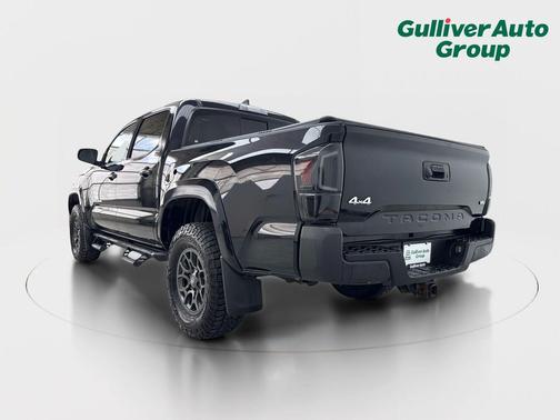 Midnight Black Metallic 2018 Toyota Tacoma SR5