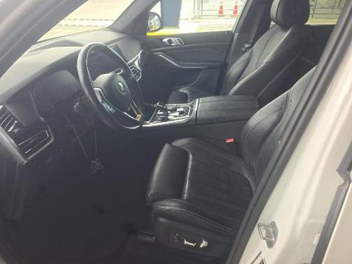 Mineral White Metallic 2019 BMW X5 xDrive40i