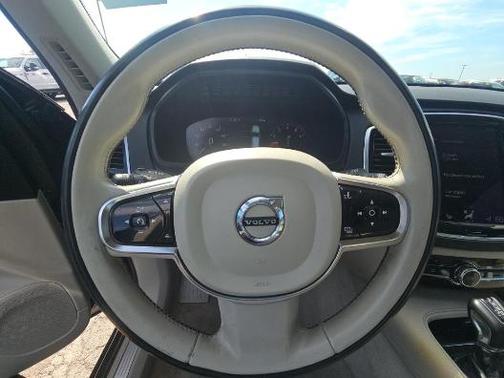 Magic Blue Metallic 2016 Volvo XC90 T6 Momentum