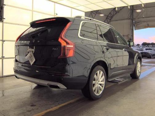 Magic Blue Metallic 2016 Volvo XC90 T6 Momentum