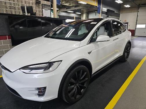 Pearl White Multi-Coat 2017 Tesla Model X 75D