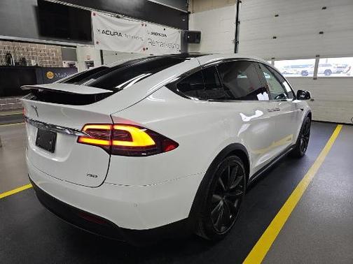 Pearl White Multi-Coat 2017 Tesla Model X 75D