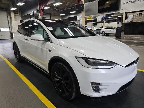 Pearl White Multi-Coat 2017 Tesla Model X 75D