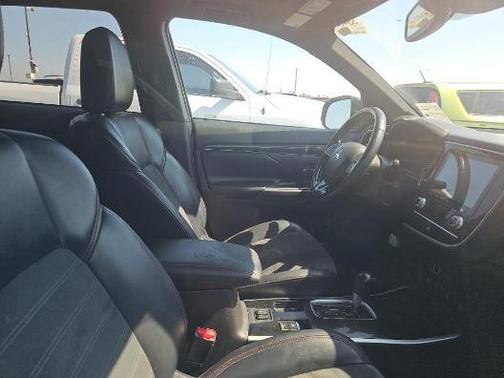 2020 Mitsubishi Outlander LE