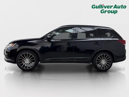 Labrador Black Metallic 2020 Mitsubishi Outlander LE