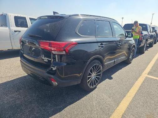 2020 Mitsubishi Outlander LE