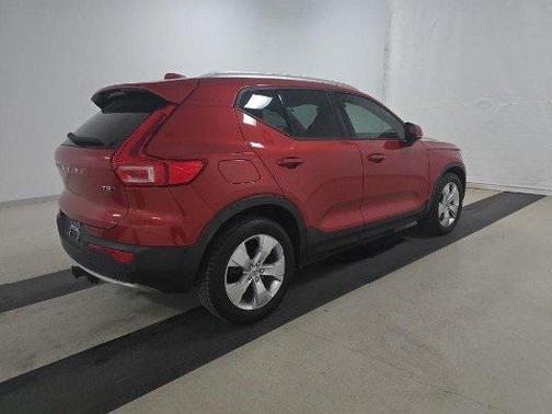 2019 Volvo XC40 T5 Momentum