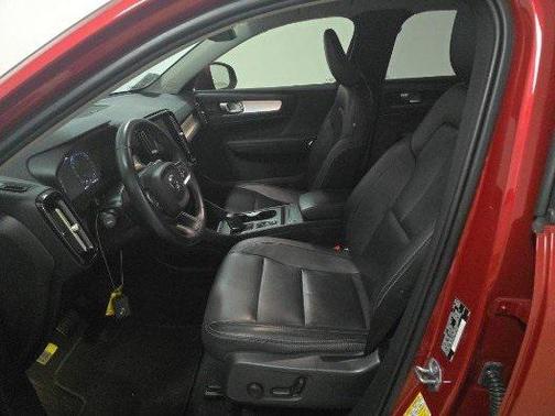 2019 Volvo XC40 T5 Momentum