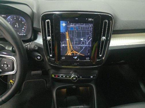 2019 Volvo XC40 T5 Momentum