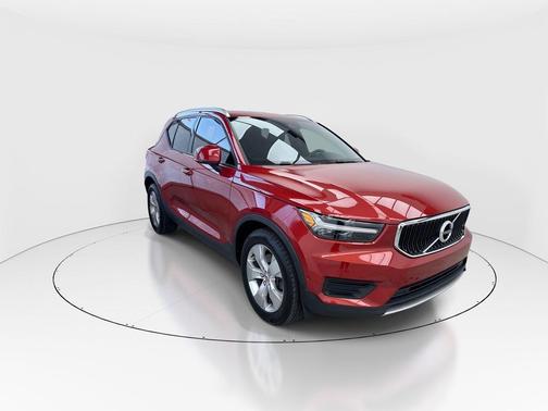 2019 Volvo XC40 T5 Momentum
