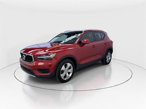 2019 Volvo XC40 T5 Momentum