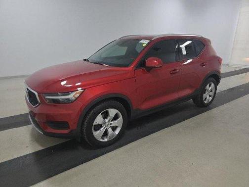 2019 Volvo XC40 T5 Momentum