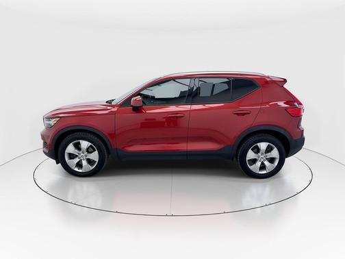 2019 Volvo XC40 T5 Momentum