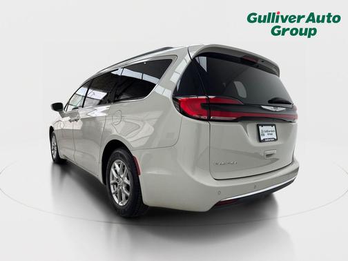 Luxury White Pearlcoat 2021 Chrysler Pacifica Touring