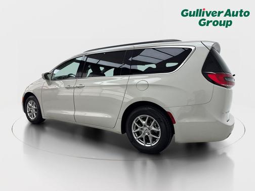 Luxury White Pearlcoat 2021 Chrysler Pacifica Touring