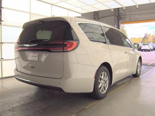 2021 Chrysler Pacifica Touring