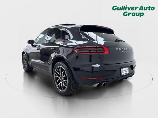 Jet Black Metallic 2018 Porsche Macan Macan