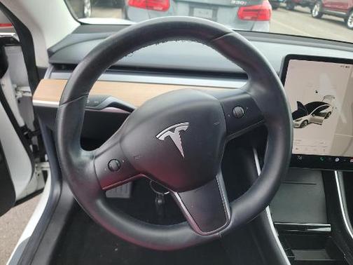 Pearl White Multi-Coat 2018 Tesla Model 3 Long Range