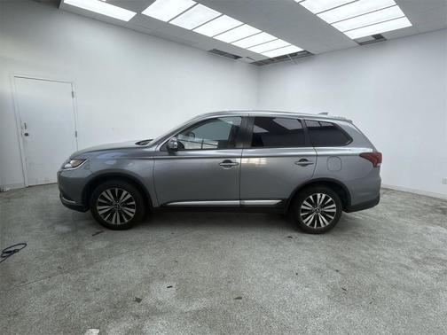 2020 Mitsubishi Outlander SE