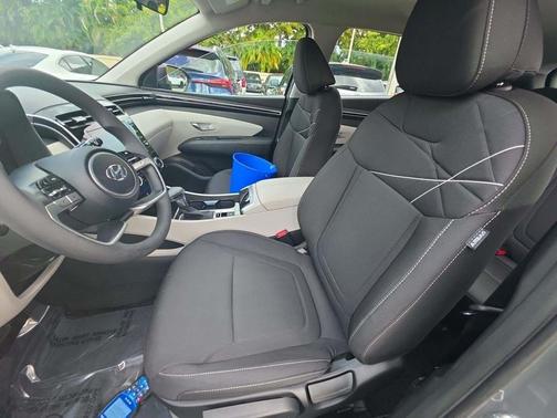2024 Hyundai TUCSON SE