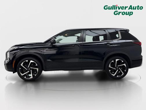 Labrador Black Pearl 2022 Mitsubishi Outlander Black Edition S-AWC