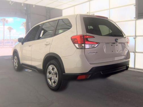 Crystal White Pearl 2023 Subaru Forester Limited