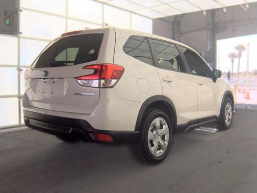 Crystal White Pearl 2023 Subaru Forester Limited
