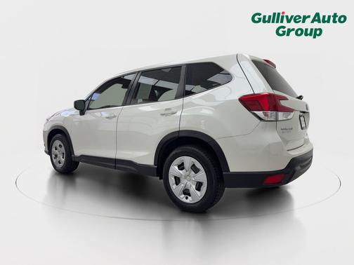 Crystal White Pearl 2023 Subaru Forester Limited