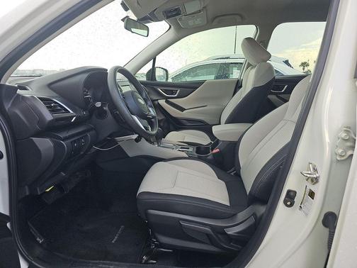 Crystal White Pearl 2023 Subaru Forester Limited