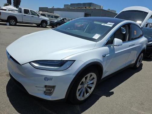 Pearl White Multi-Coat 2018 Tesla Model X 100D
