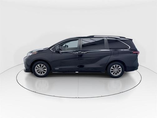 2021 Toyota Sienna XLE 8 Passenger