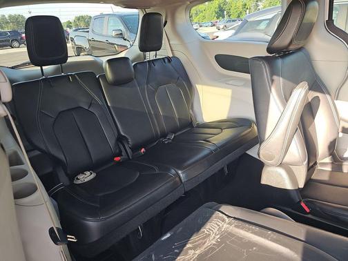 Bright White Clearcoat 2024 Chrysler Pacifica Hybrid Select
